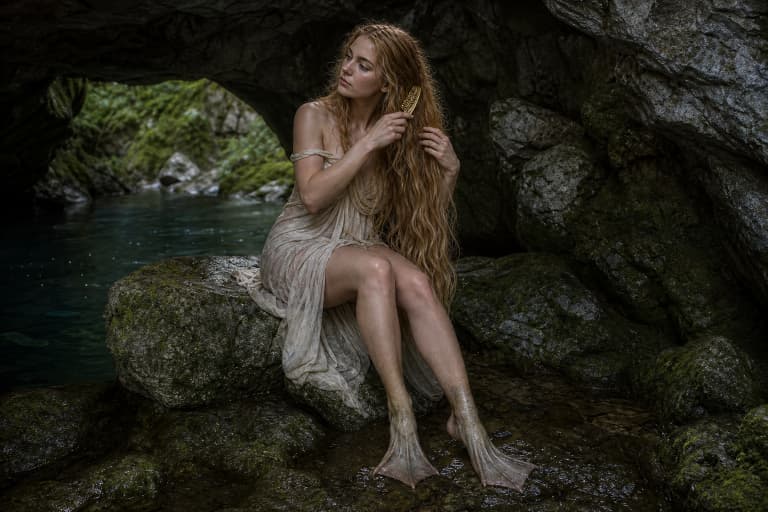 Ламинак с утиными лапами — Basque folklore from Navarre and Gipuzkoa: beautiful women with duck/goose feet instead of human feet